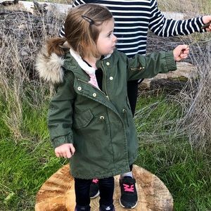 Gap parka w/removable inside lining.